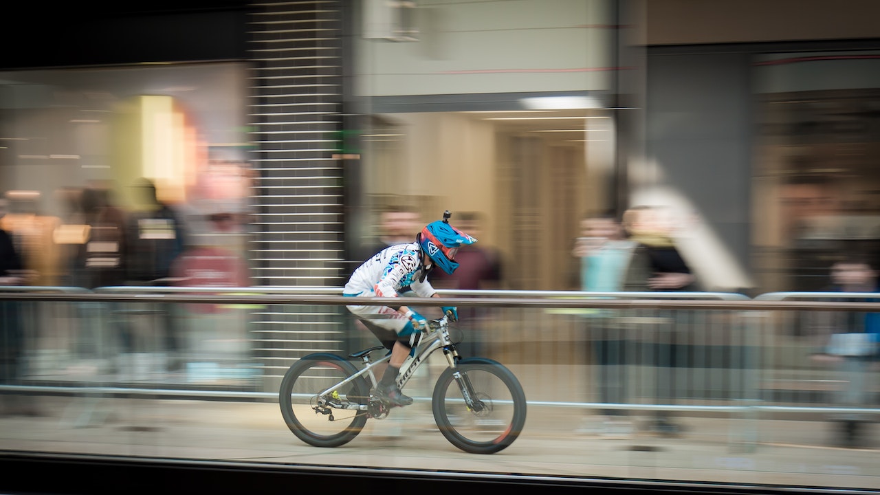 how-to-cycle-safely-in-traffic